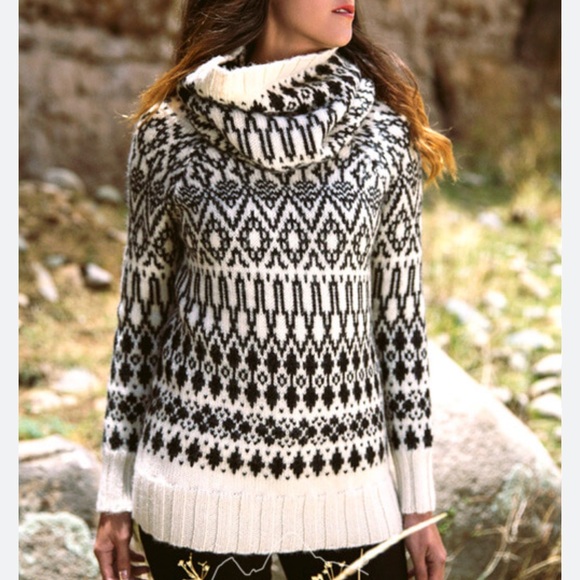 Classic 100% Alpaca Agathe Turtleneck Sweater White Black Sz. M - Picture 1 of 6